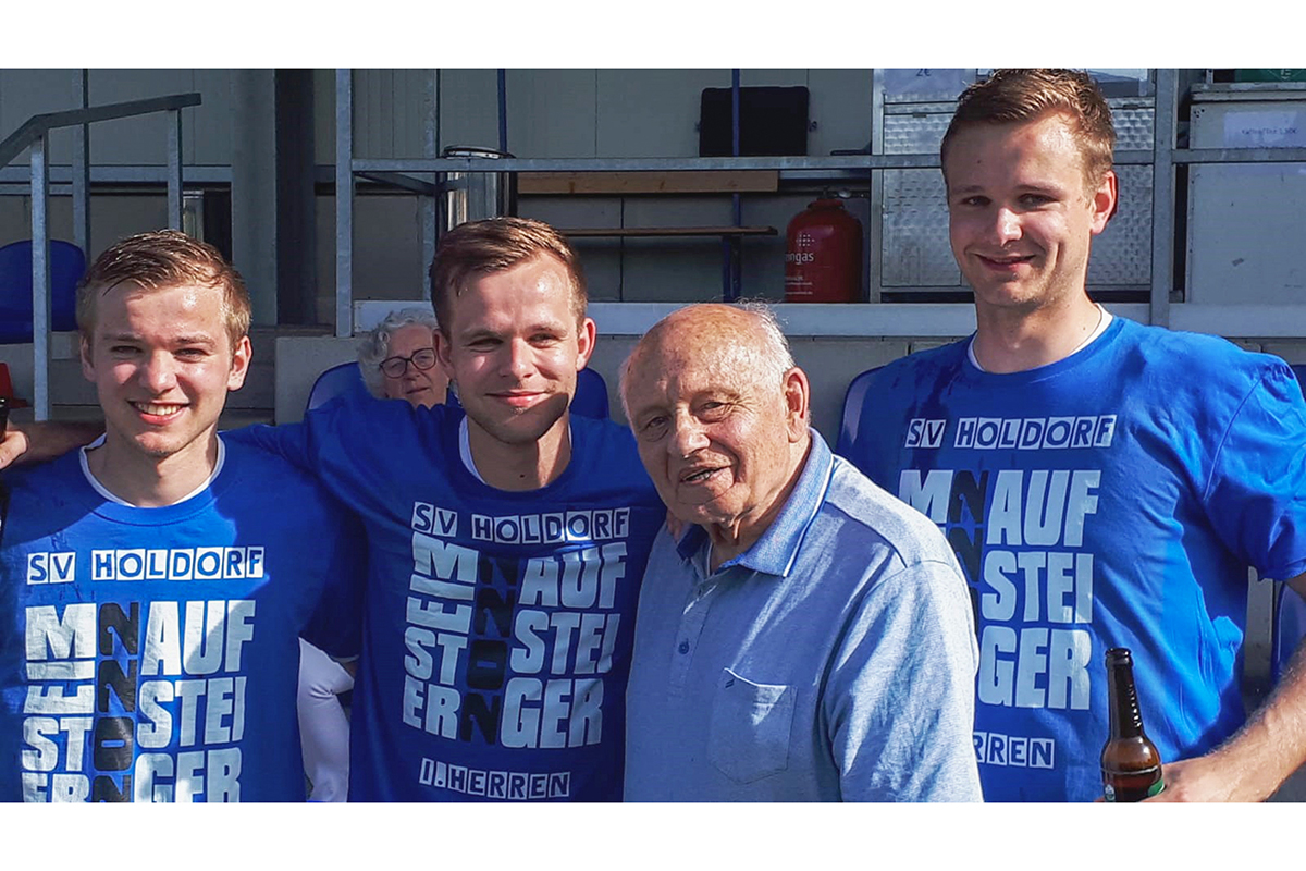 22-Opa-H&ouml;ge-HSV-Kicker-Enkel