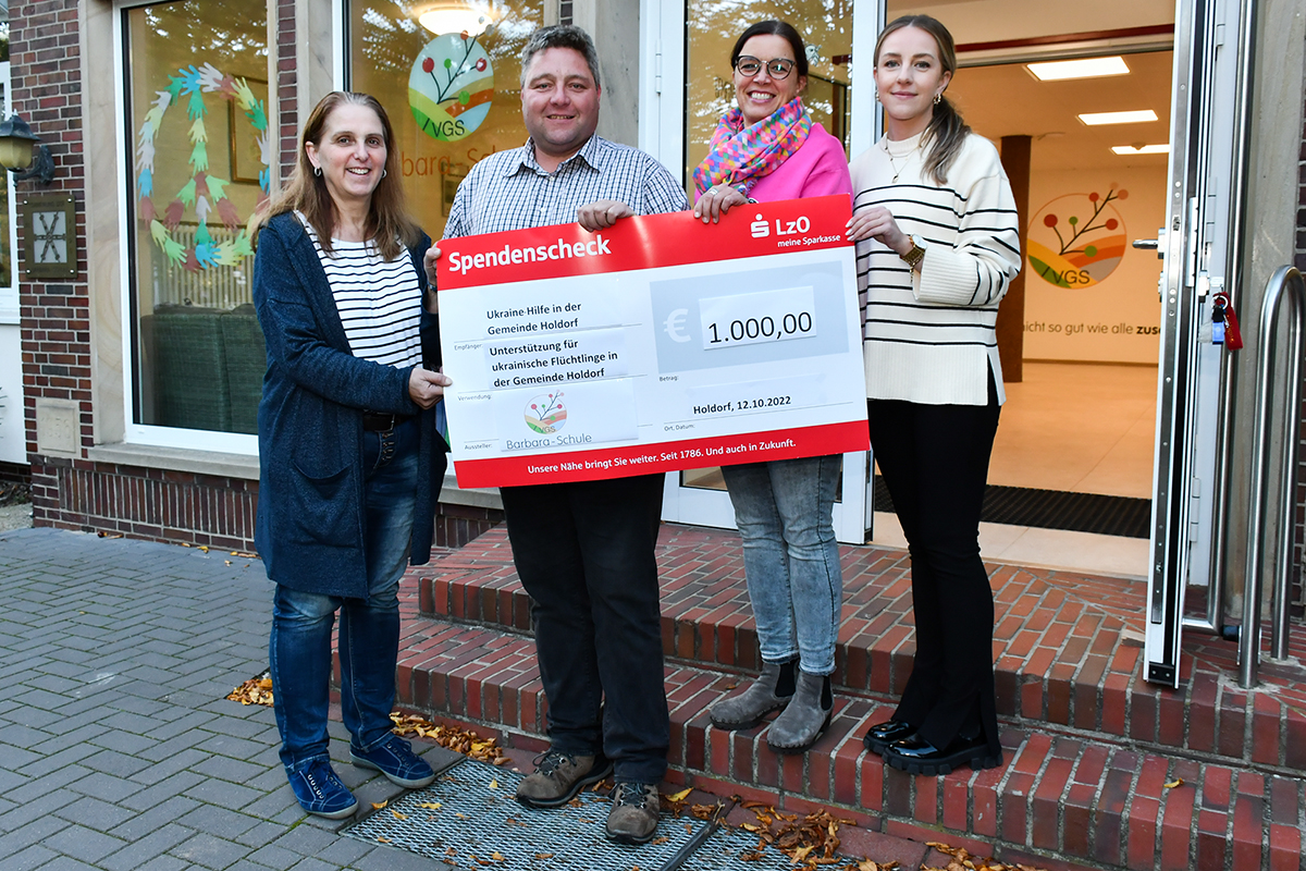 22-Barbaraschule-Scheck-Ukrainehilfe