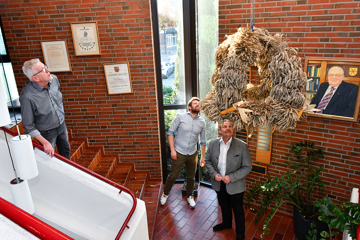 23-Rathaus-Erntekrone-010