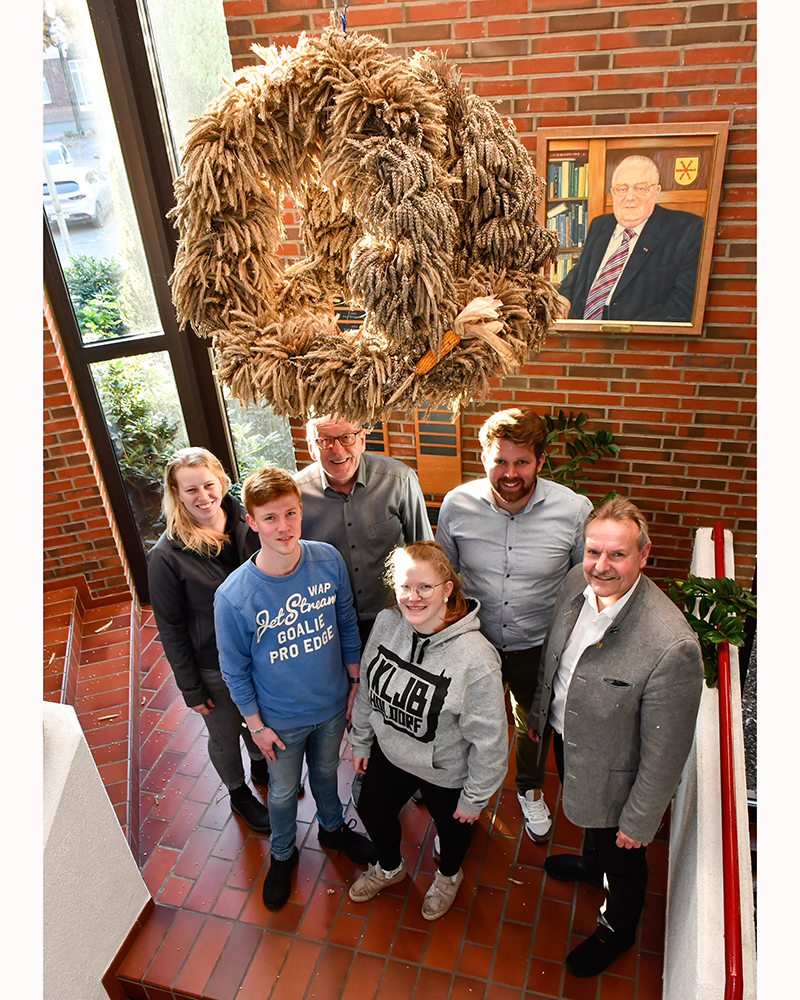 23-Rathaus-Erntekrone-011