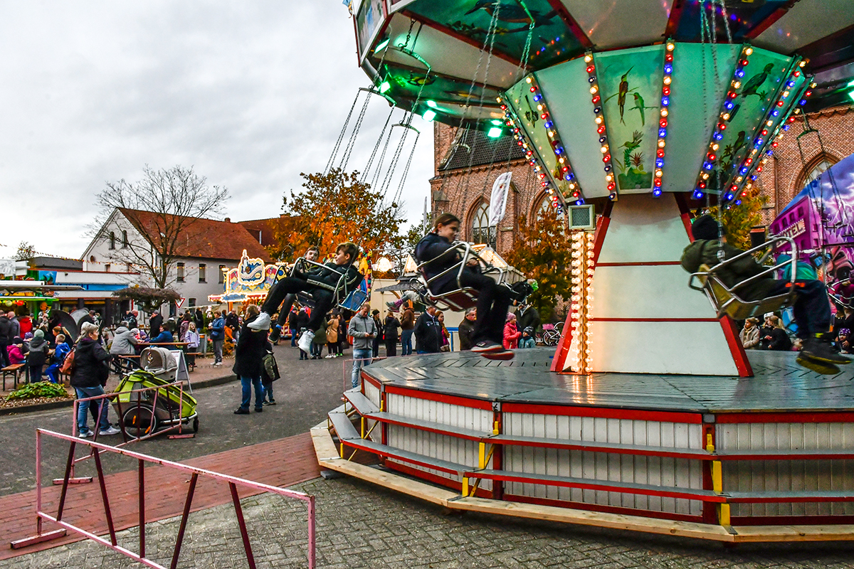 23 Herbstkirmes-Kettenkarussel