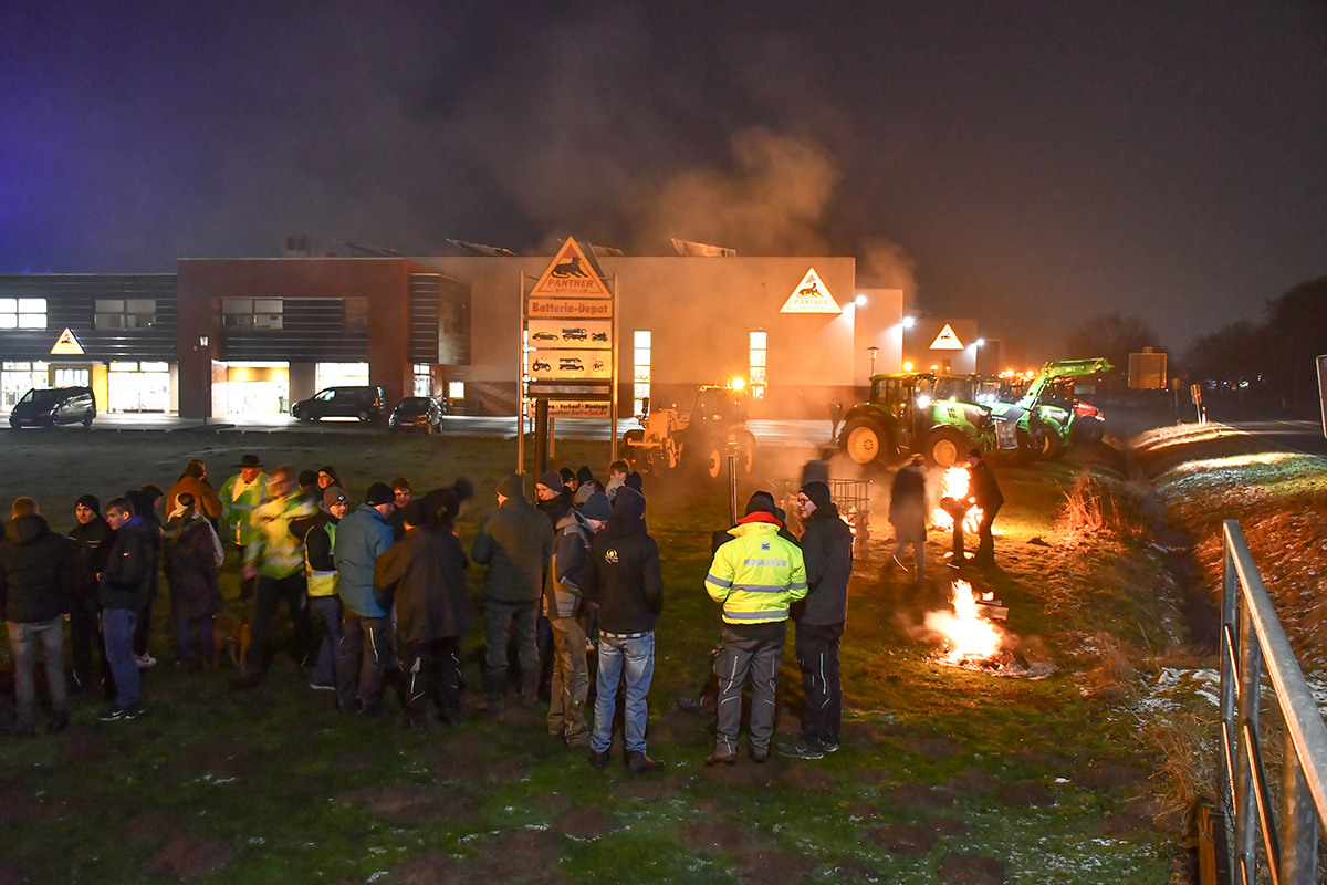 24 Landvolk Mahnfeuer B214