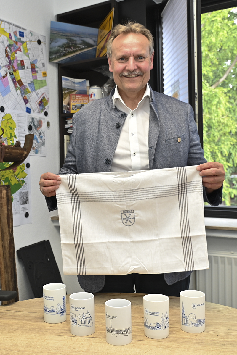 24 Holdorf-Rathaus-Geschirrtuch