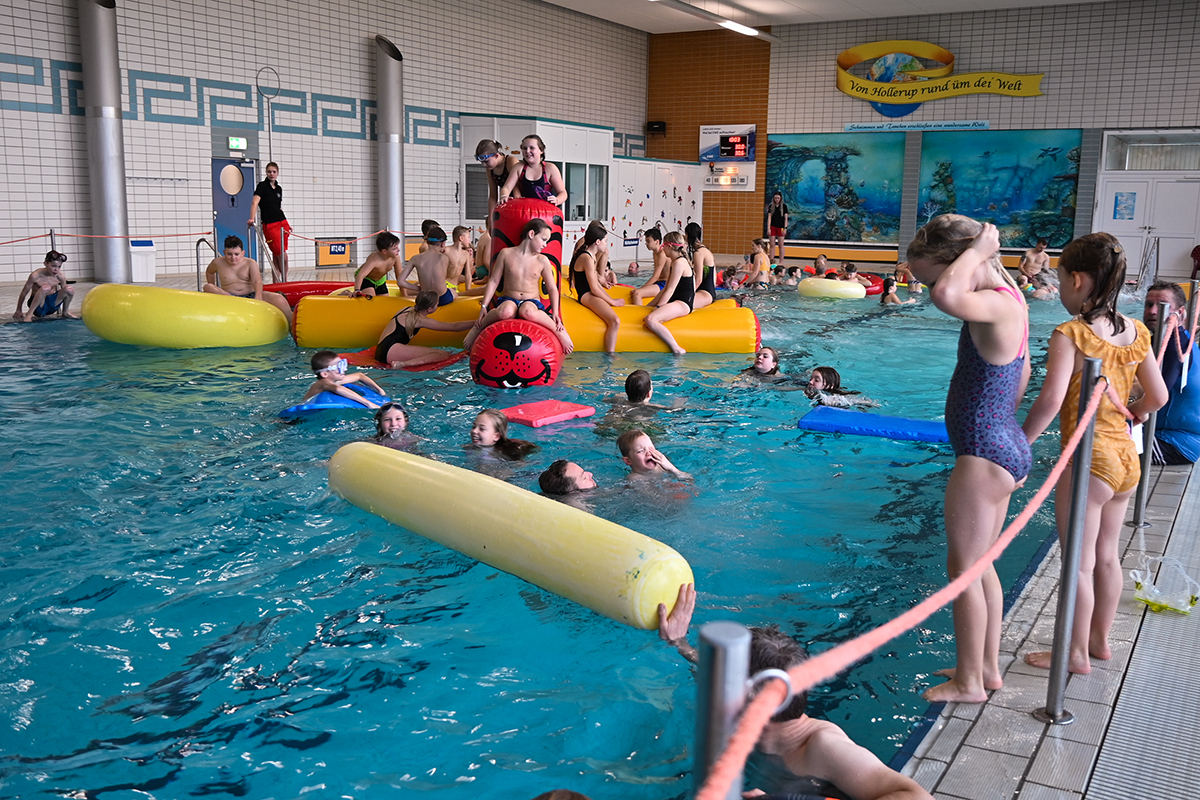 24 Wartenaufs Christkind im Hallenbad - 001 24 Wartenaufs Christkind im Hallenbad - 001