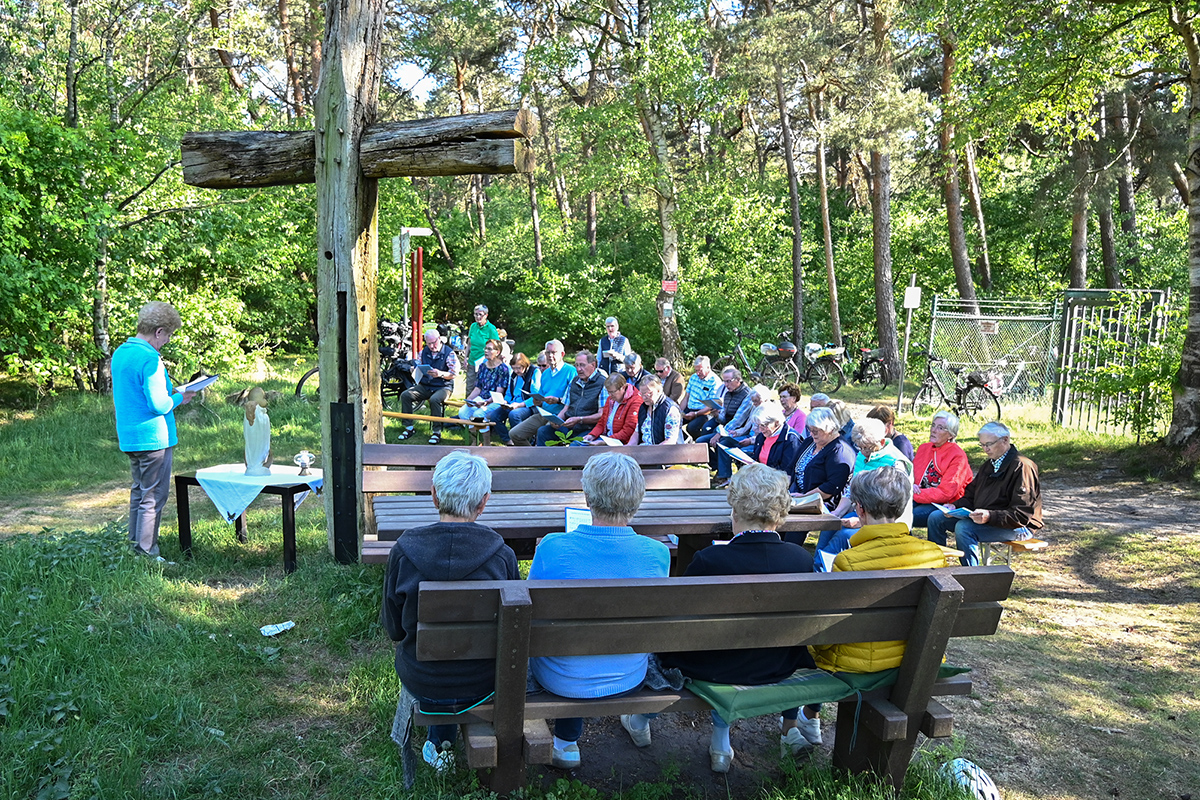25 Heimatverein Holdorf feiert Maiandacht