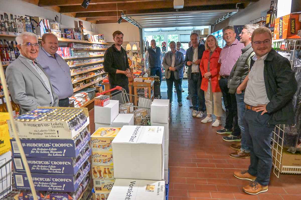 25 Gemeinerat besucht Getr&auml;nke Grummel